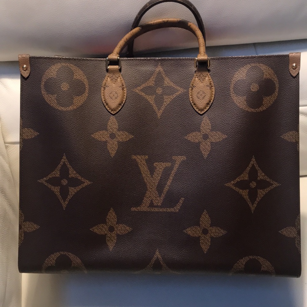 SOLD! Gorgeous Authentic Louis Vuitton Big Reverse Bag / Tote ๐. Like New. - Picture 4 of 16